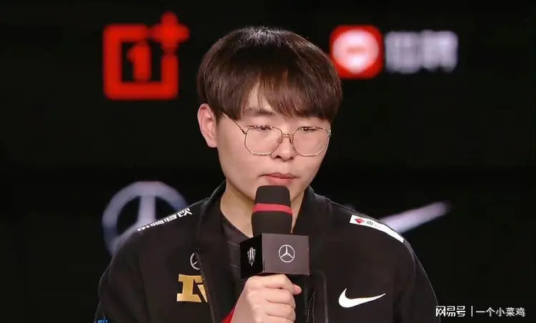 爱游戏官网-Doinb连续二十场比赛得分超过比赛规则变更，独行侠不断突破！-爱游戏官网