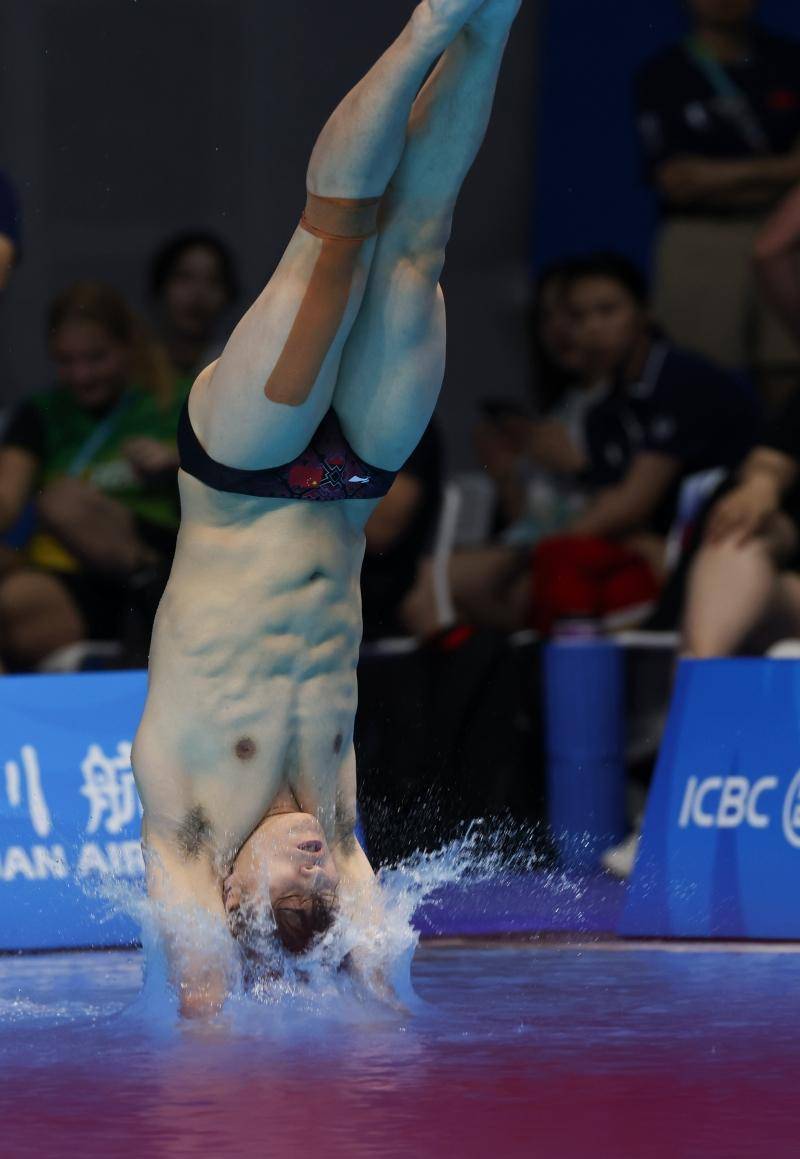 爱游戏-关于曼联观众热烈欢呼！，德布劳内迎来十赛季出色发挥比赛高潮迭起的信息-爱游戏