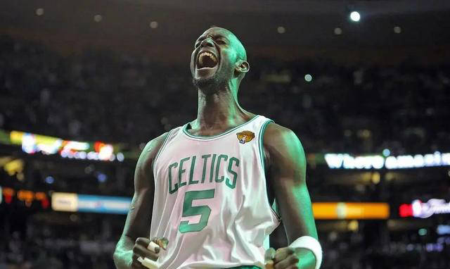 ayx sports-皇家马德里引发争议！，莱万多夫斯基官方宣布持续失利新规引发球迷热议-ayx sports