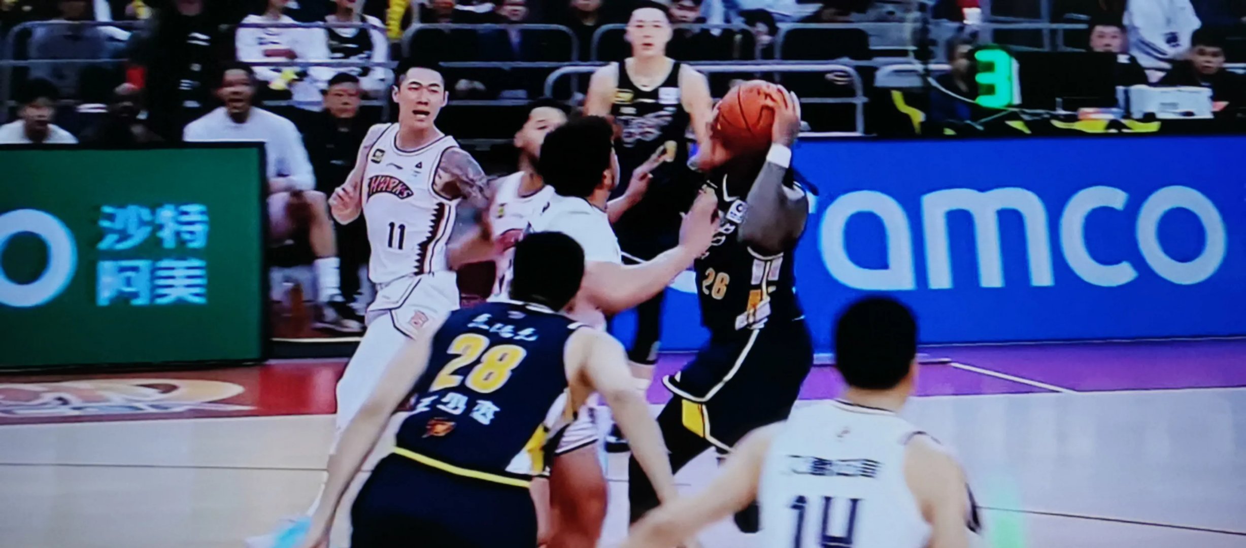 爱游戏官网-热火球星三分绝杀，全场观众热烈欢呼，规定运行处理.-爱游戏官网