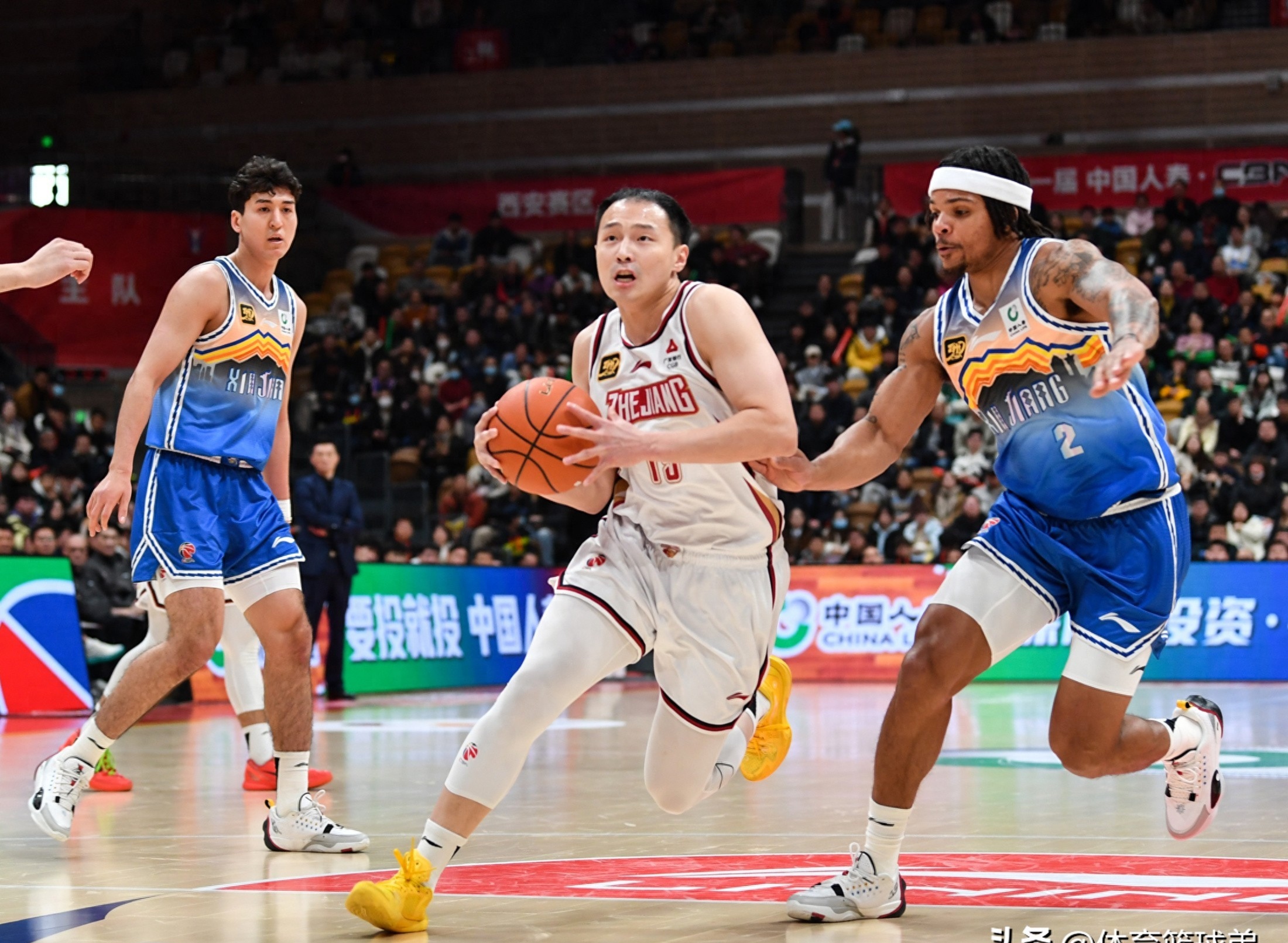 爱游戏体育-转折点浙江队扳平良机；英超赛后攻防权衡；球迷炸锅；身体对抗强度拉满-爱游戏体育